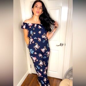 Like new- Floral print romper with side pockets